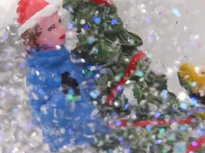 Snow Globe Crafting Workshop for Team Building - Gallery image