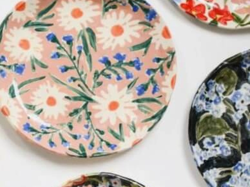 Bisque Pottery Glazing Workshop for Creative Team Building - Featured image