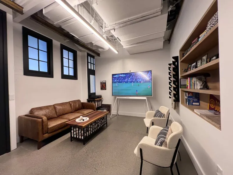 Intimate Meeting Room for Events in Central Waterfront - Gallery image