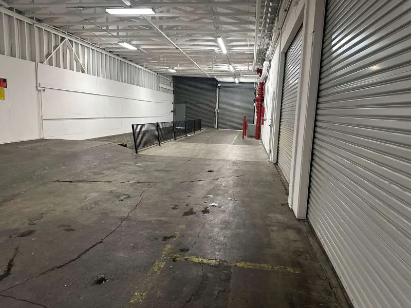 Warehouse with Skylights for Events in East Peralta - Gallery image