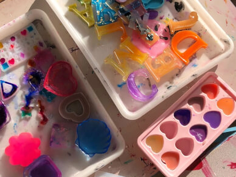 Resin Art Workshop: Design Custom Jewelry & Accessories - Gallery image