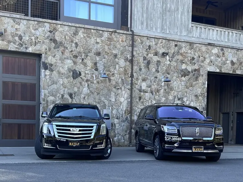 Wedding stretch limo service 8 Passengers - Gallery image