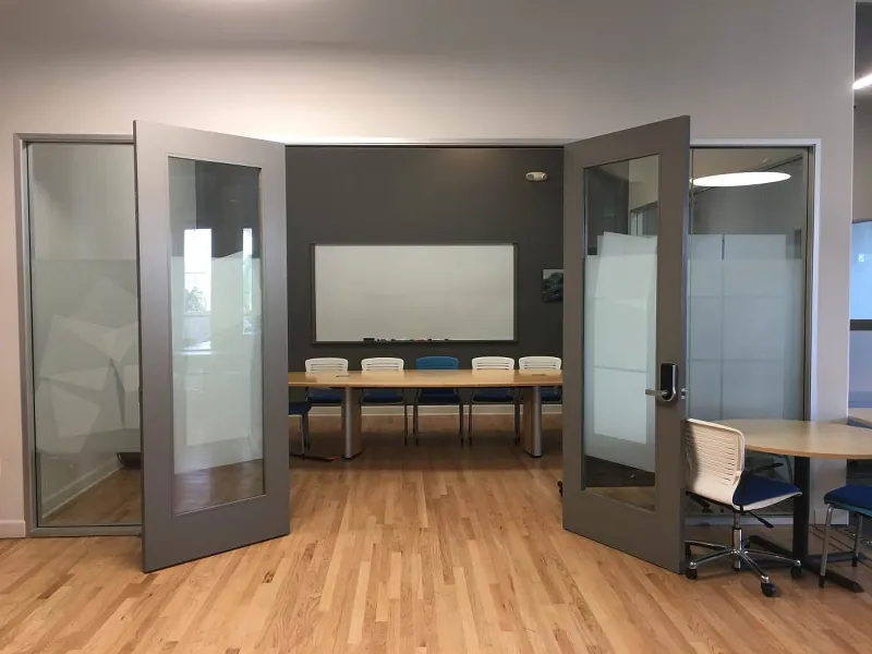 Intimate Meeting Room for Events in Heritage District - Featured image